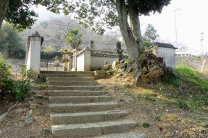 戸川友林の墓地