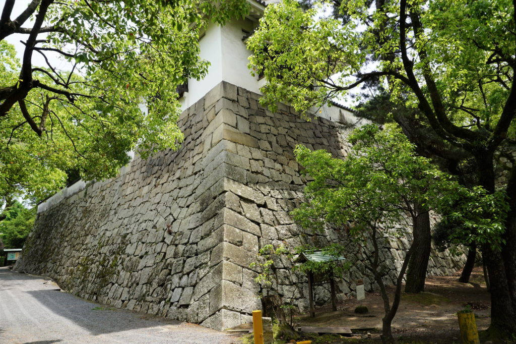 月見櫓下の石垣